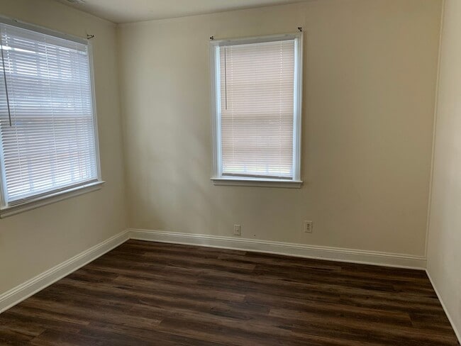 Building Photo - Charming 2 BR, 1 BA House AVAILABLE NOW