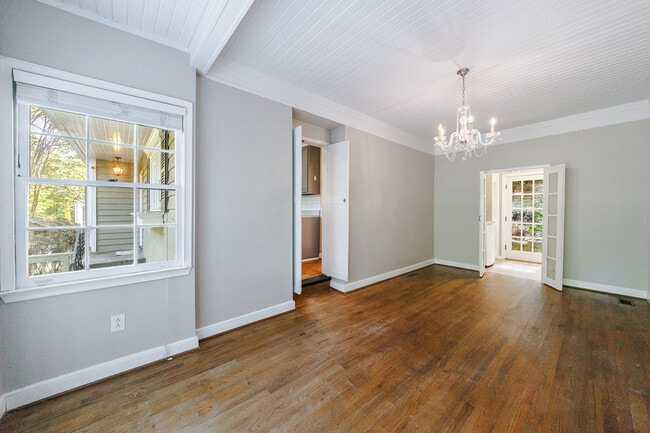 Building Photo - 2311 Pembrook Pl NE