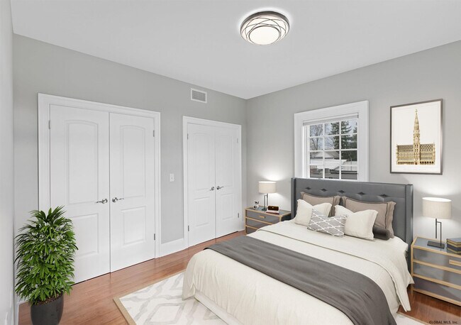 Building Photo - 25 Lawrence St