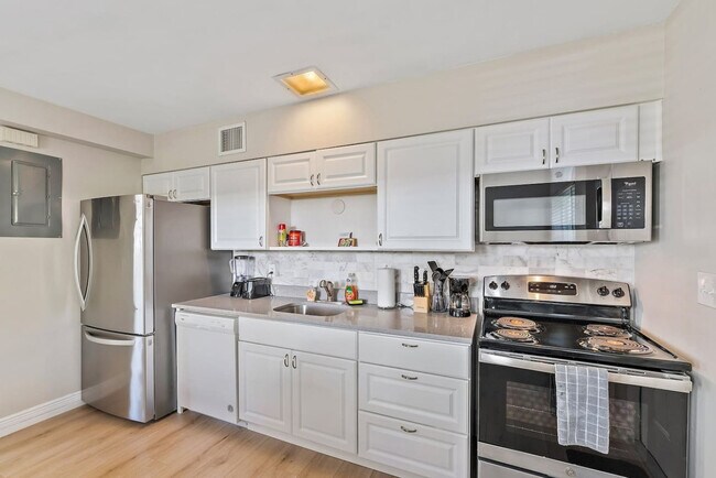 Building Photo - 1264 Surf Rd