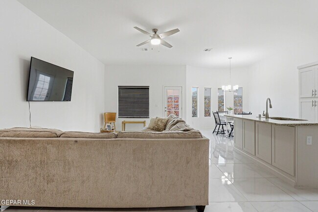 Building Photo - 13808 Paseo Sereno Dr