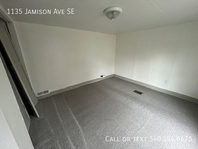 Building Photo - 1135 Jamison Ave SE