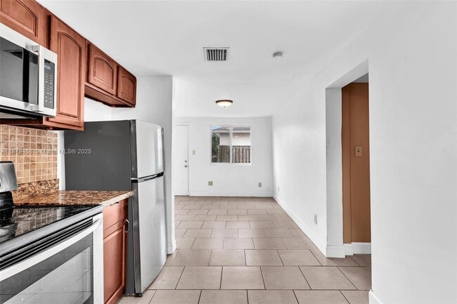 Building Photo - 520 NW 60th Way