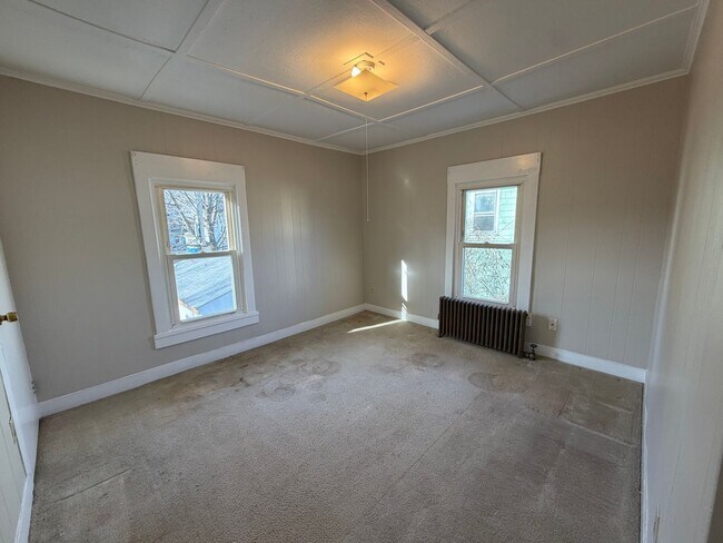 Building Photo - 35 Pleasant St