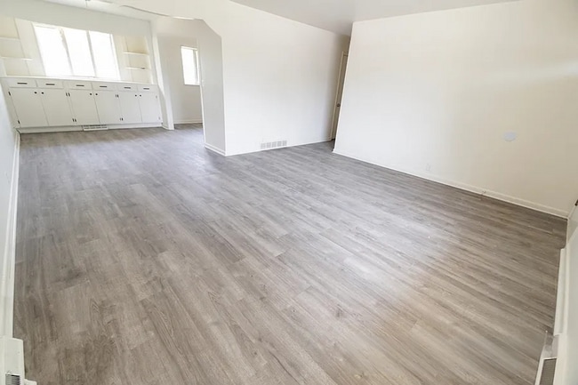Building Photo - Beautifully Renovated, Spacious 4BR Home w/ Basement & Backyard!