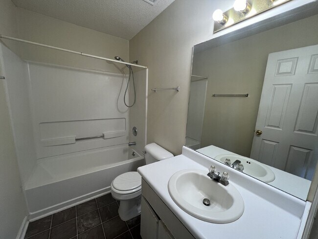 Building Photo - Apartment for Rent