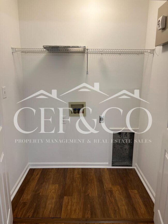 Building Photo - Lovely 2 bedroom 2 bathroom townhome now available.