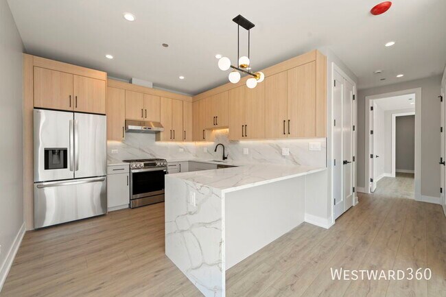 Primary Photo - 2354 W Polk St
