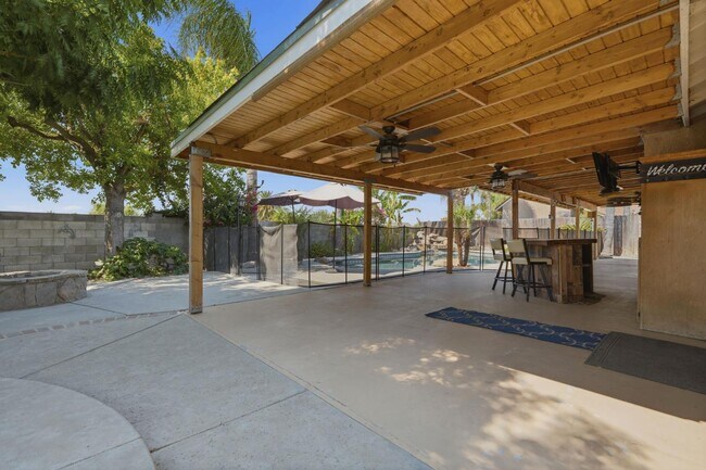 Building Photo - 3006 Mission Dr
