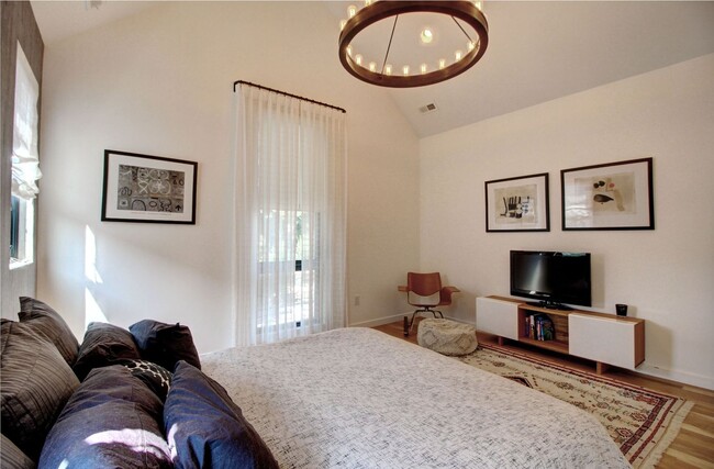 Building Photo - Luxury Living in the heart of Platte Park,...