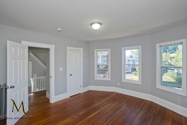 Building Photo - Single Family Home just minutes away from E. Longmeadow!