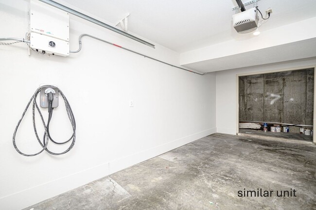 Building Photo - GEORGETOWN Duplex - SW Columbia – 3 Bed, 3...