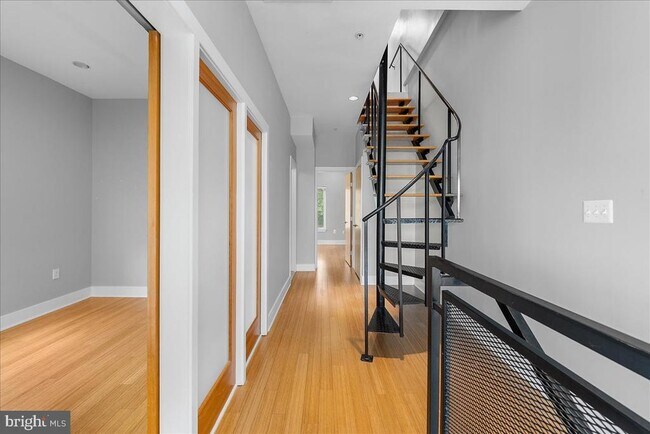 Building Photo - 471 Luray Pl NW