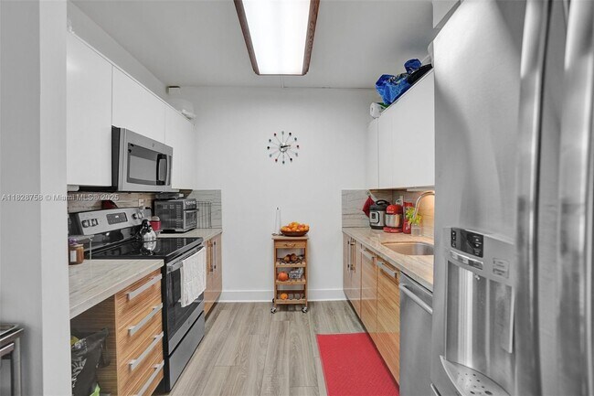 Building Photo - 161 Crandon Blvd