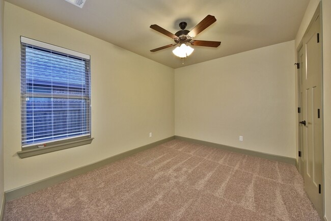 Building Photo - Home in Deer Creek Schools + 4 Bedrooms + 3 car Garage + The Grove Addition