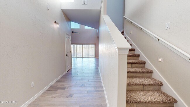 Building Photo - 500 La Entrada Cir