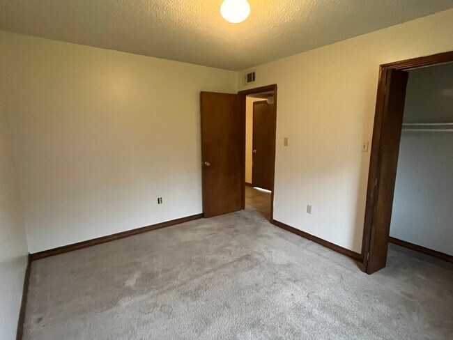 Building Photo - 404 Hunter Ridge Ln