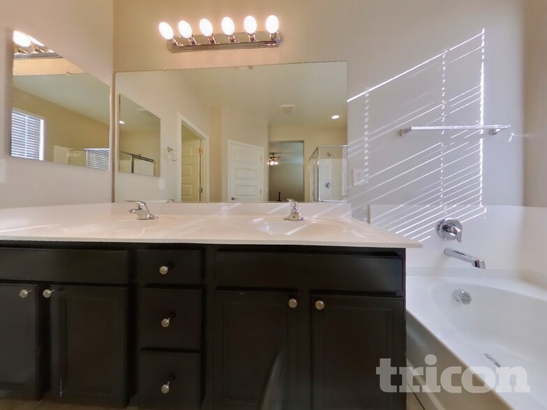 Building Photo - 4217 S 181st Ln