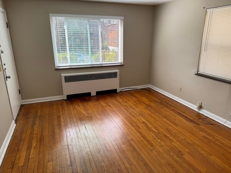 Building Photo - 2822 Lawndale Ave