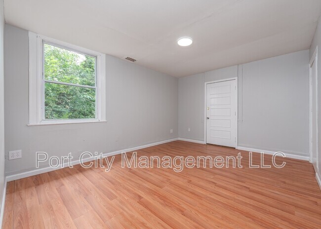Building Photo - 4013 W Forest Park Ave