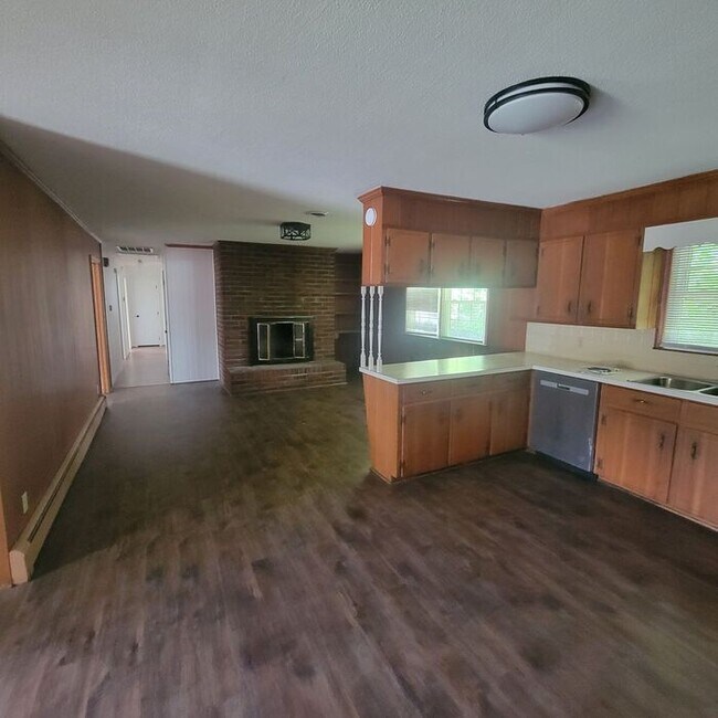 Building Photo - 216 Maxwell Dr