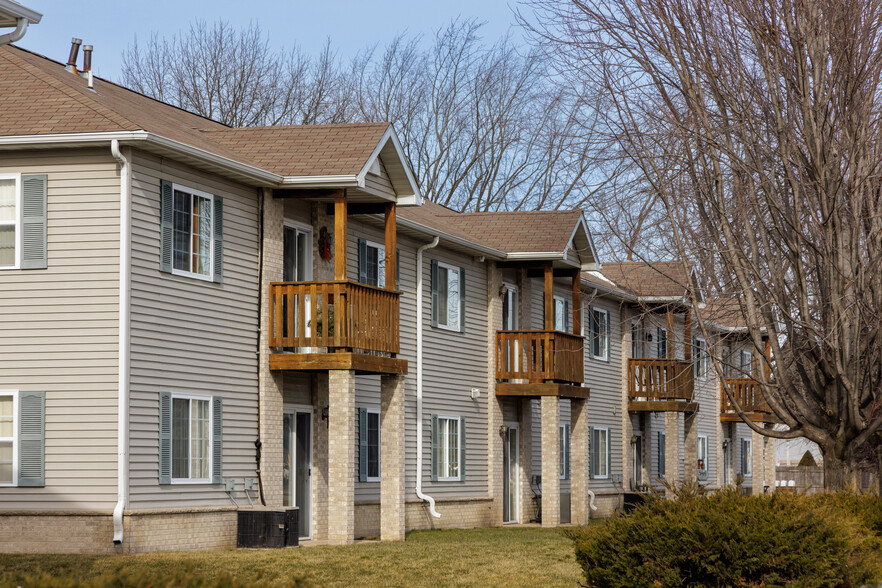 Primary Photo - Sheridan Mews Apartments