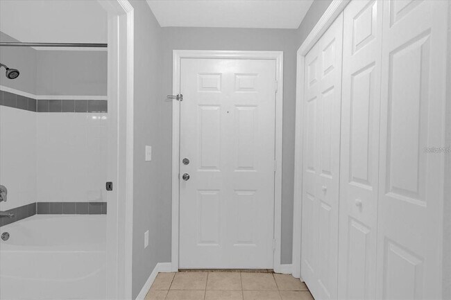 Building Photo - 3250 Corona Village Way