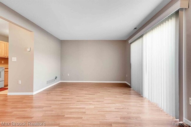 Building Photo - 50406 Bay Run S