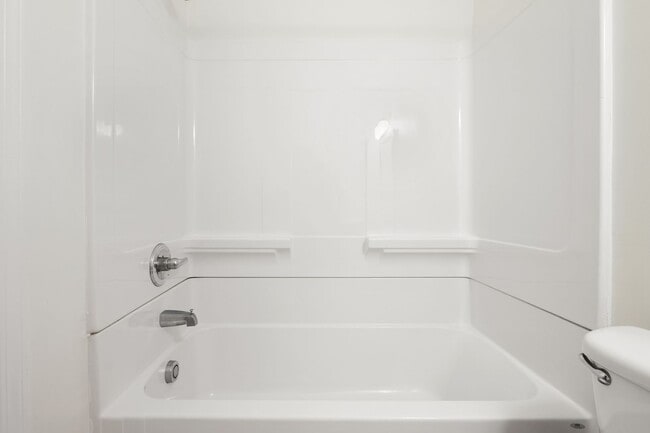 Building Photo - 1006 Willowdale Dr