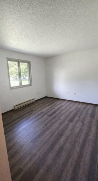 Building Photo - 551 Lakeview Rd