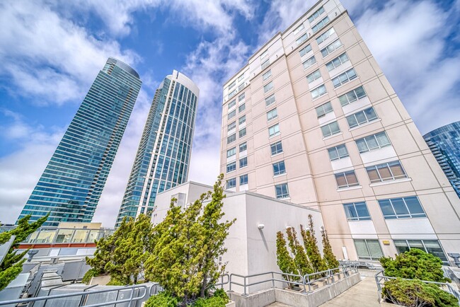 Building Photo - South Beach 23rd Floor Views! Bring pets! ...