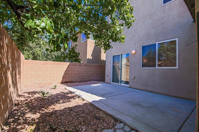 Building Photo - Luxurious Retreat in the Heart of Las Vegas