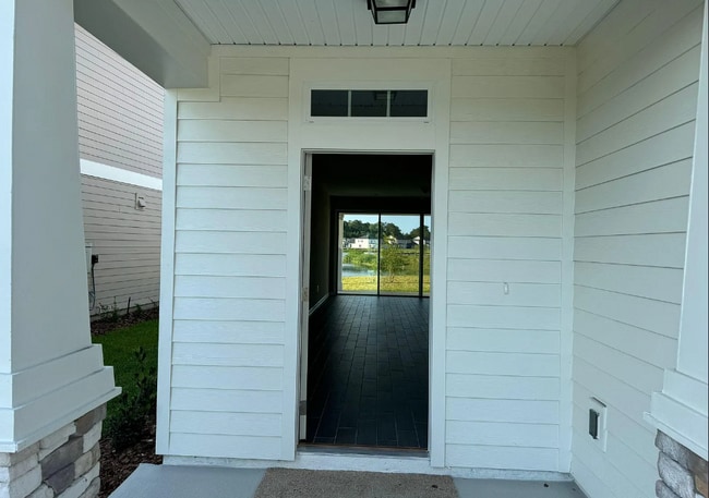 Building Photo - 657 Silver Landing Dr