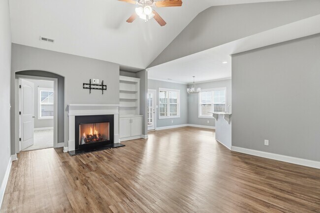 Building Photo - 870 Nor-Am Rd