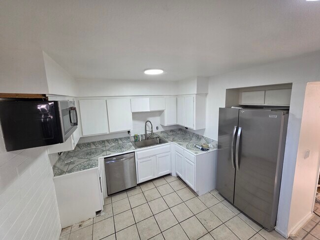 Building Photo - 6748 N 44th Ave