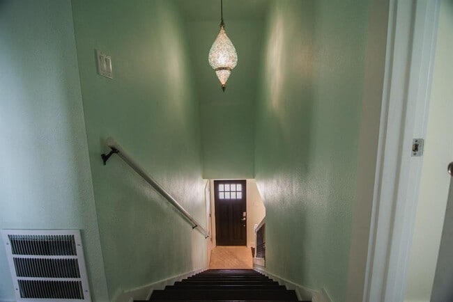 Building Photo - 2901 Gem Cir