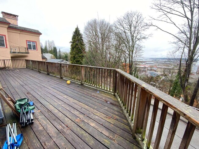 Building Photo - 825 N Garden St