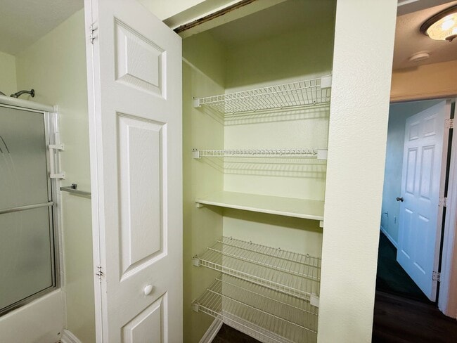 Building Photo - 2 Bedroom Condo For Rent in Carrollwood!