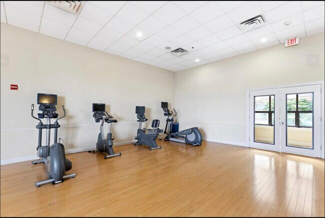 Building Photo - 10 Regent St