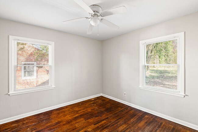 Building Photo - 1850 Hillsdale Dr