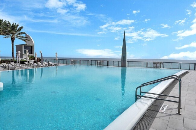 Building Photo - 17121 Collins Ave