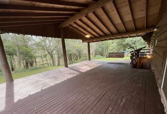 Building Photo - Charming 3BR Country Log Home in the Willamette Valley