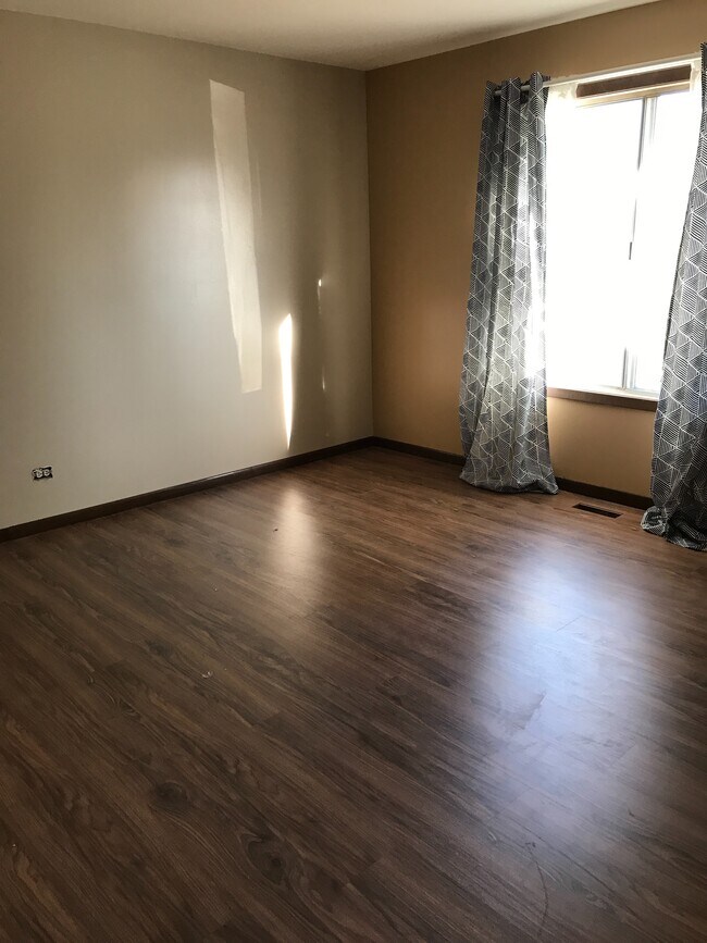 Building Photo - 7010 Newport Dr