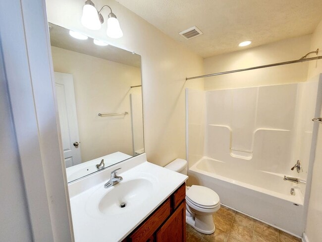 Building Photo - 3 bed/2.5 bath Townhouse in Westover - Ava...