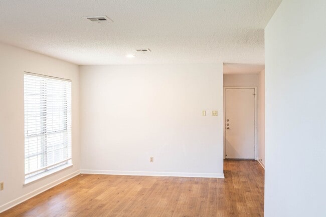 Building Photo - 6508-6510 Alford