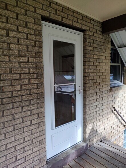 Entrance door - 537 Sewickley St