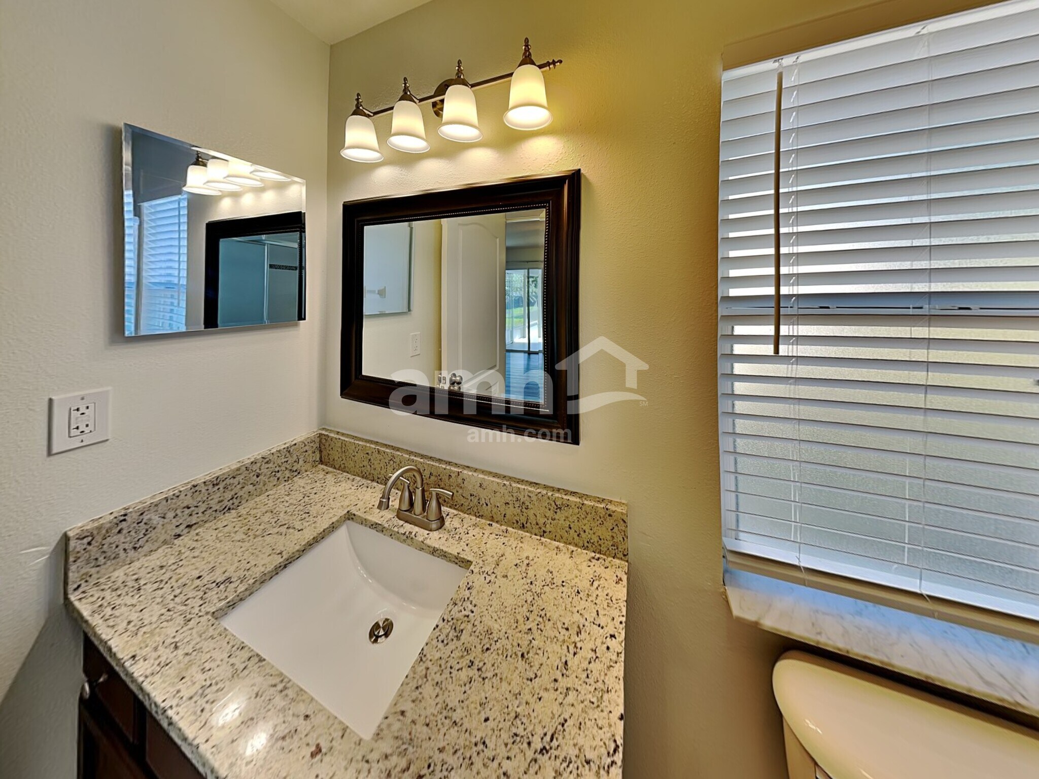 Building Photo - 331 Valley Edge Dr