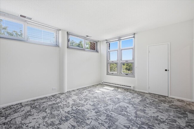 Building Photo - 4170 N Marine Dr