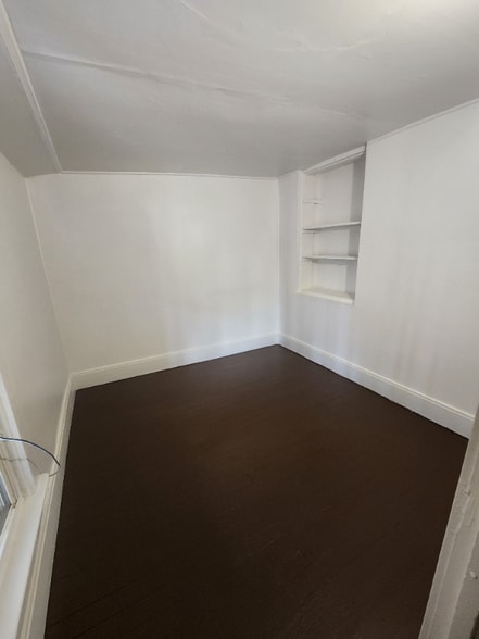 Building Photo - 516 New St