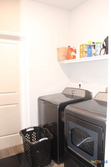 Building Photo - 3006 Hedwig St